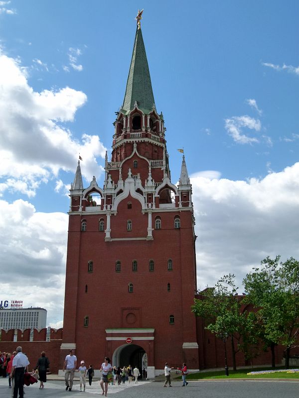 22 Kremlin Entree Tour Trinite 1495.JPG